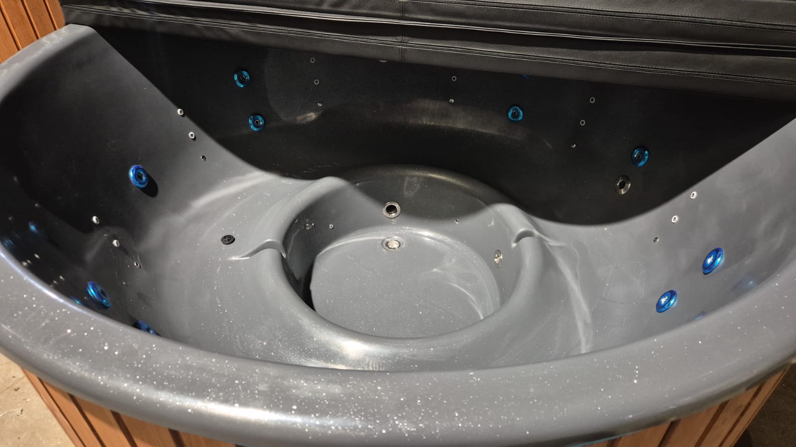Jacuzzi ogrodowe opalane drewnem