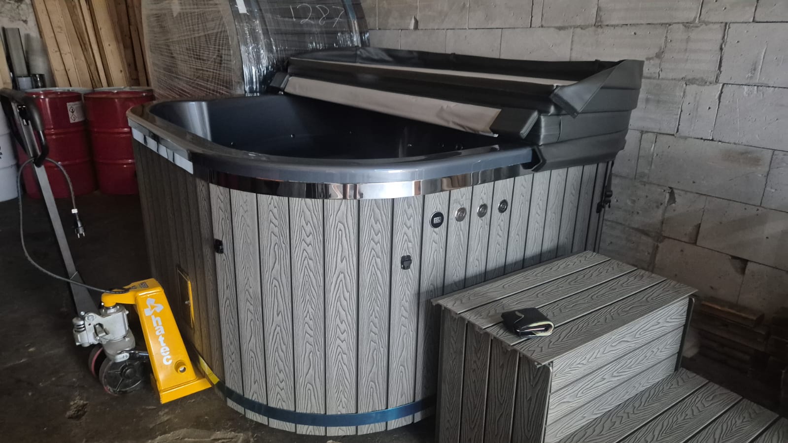 Jacuzzi ogrodowe z hydromasażem
