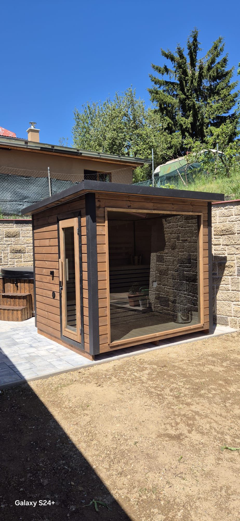 Sauna Quatro z dużym przeszkleniem